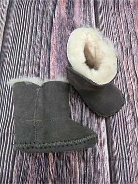 UGG- Infant suede booties- Caden — Style 1005198I